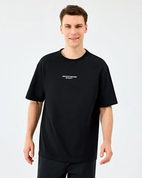 SKECHERS M GRAPHIC TEE REFLECT LOGO OVERSIZE T-SHIRT ERKEK T-SHIRT