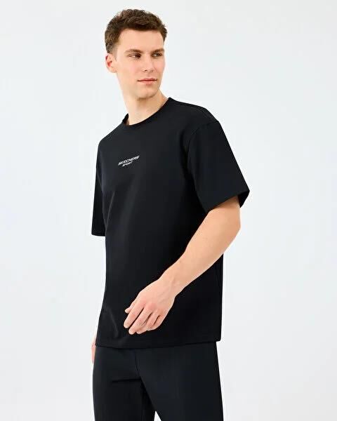 SKECHERS M GRAPHIC TEE REFLECT LOGO OVERSIZE T-SHIRT ERKEK T-SHIRT