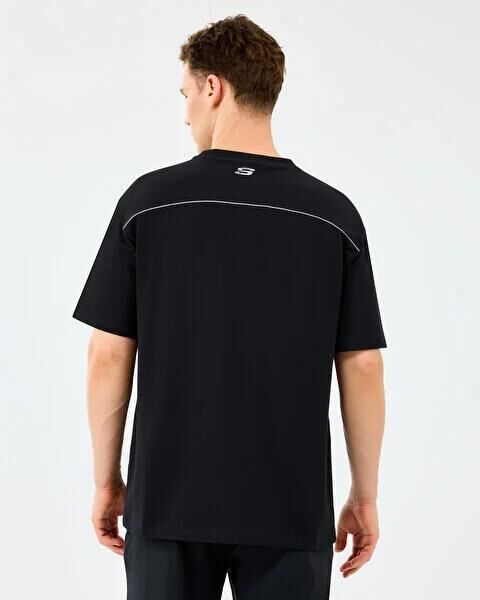 SKECHERS M GRAPHIC TEE REFLECT LOGO OVERSIZE T-SHIRT ERKEK T-SHIRT