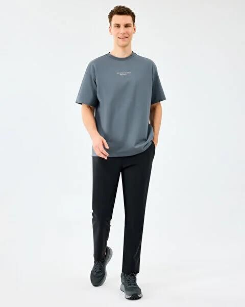 SKECHERS M GRAPHIC TEE REFLECT LOGO OVERSIZE T-SHIRT ERKEK T-SHIRT