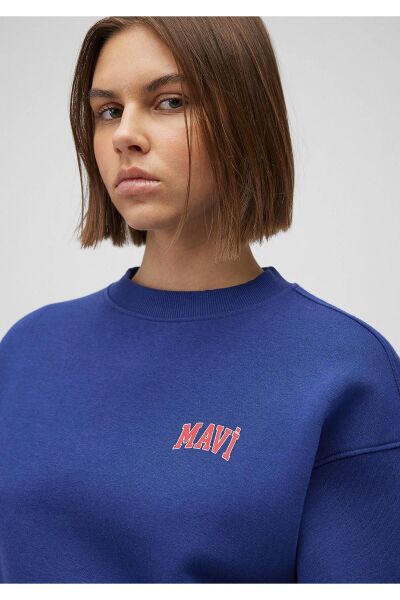 MAVİ LOGO KISA SWEATSHIRT KADIN LOGO T-SHIRT