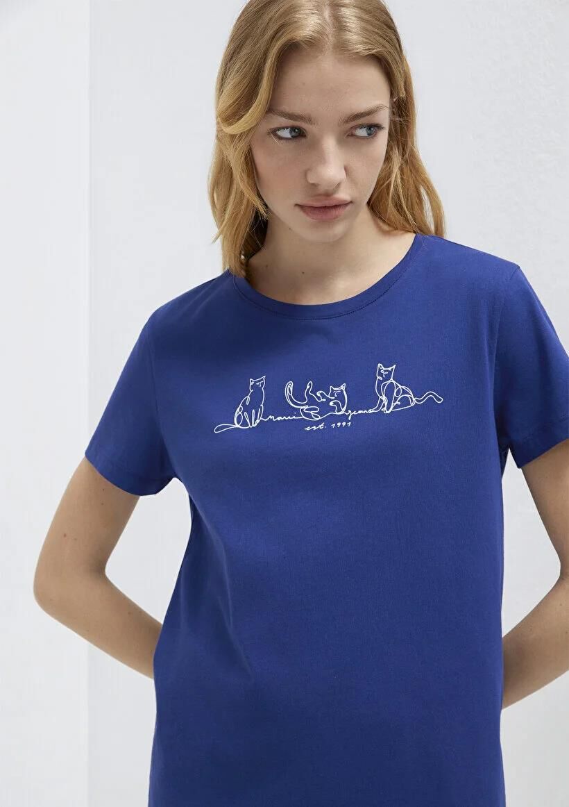 MAVİ KEDİ BASKILI KADIN GRAFİK T-SHIRT