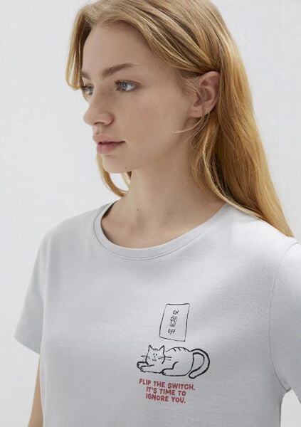 MAVİ KEDİ BASKILI KADIN GRAFİK T-SHIRT