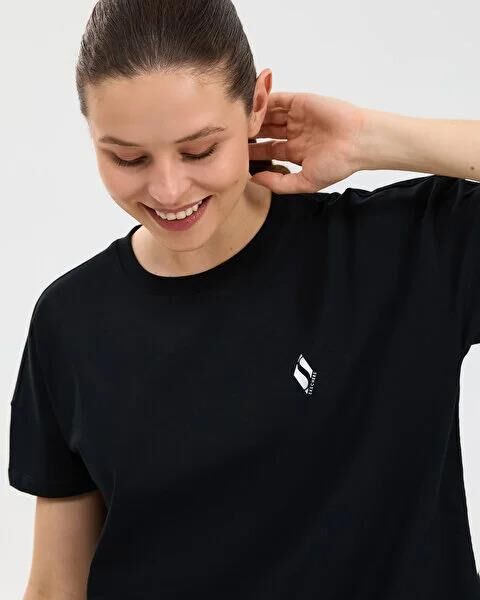 SKECHERS W CREW NECK GRAPHİC TEE T-SHİRT KADIN T-SHIRT