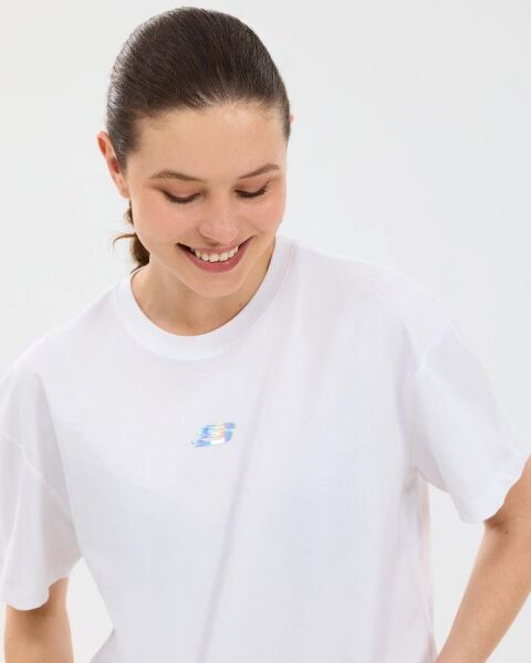 SKECHERS W GRAPHİC T-SHİRT SHORT SLEEVE T-SHİRT KADIN T-SHIRT