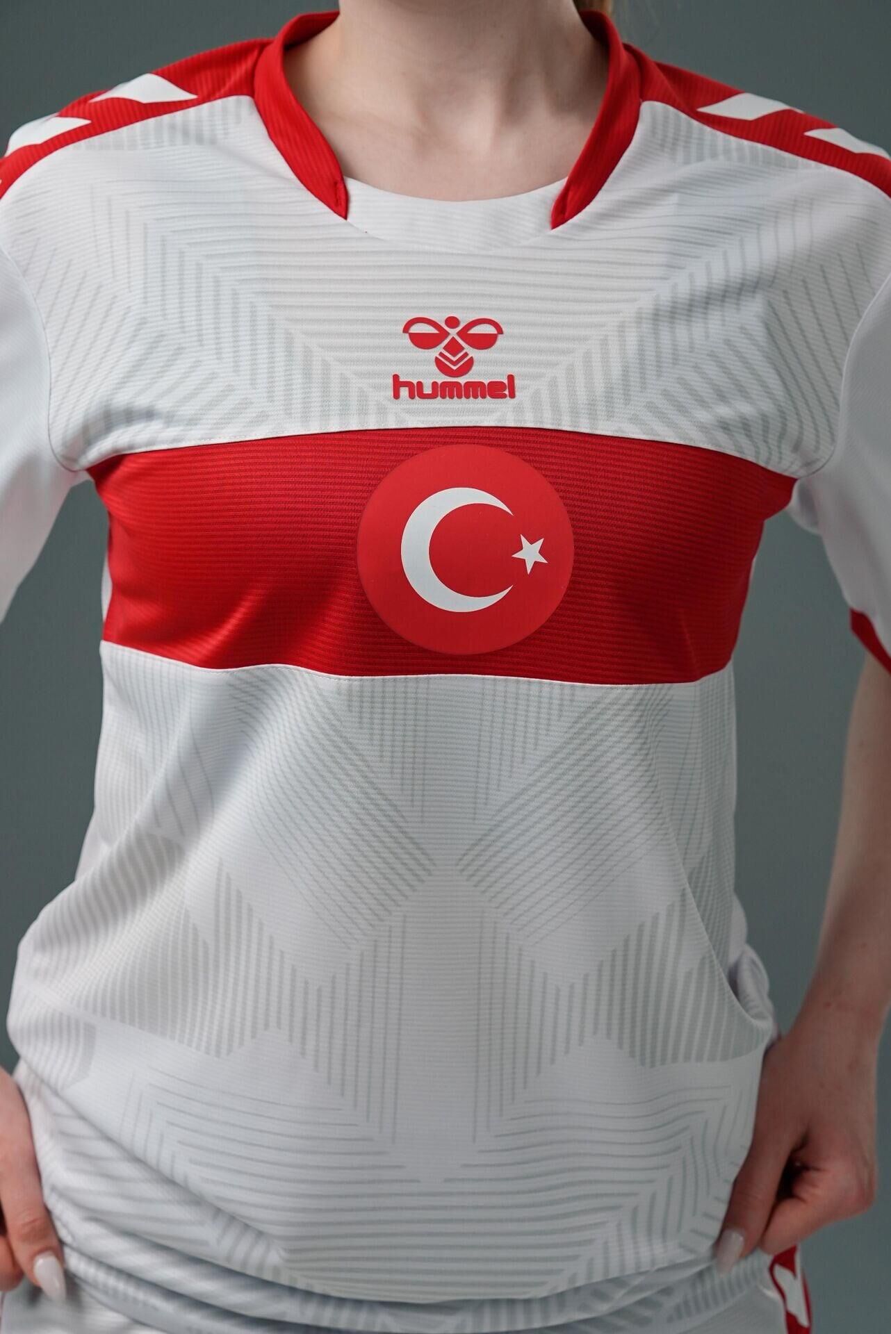 HUMMEL MİLLİ TAKIM KADIN FORMA 25-26