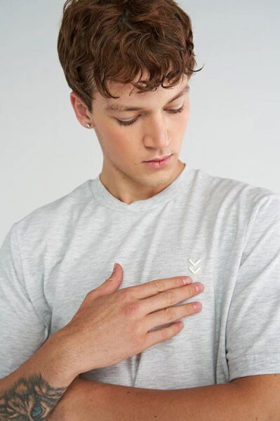 HUMMEL HMLT-PULSE ERKEK CO REGULAR T-SHIRT S/S ERKEK KISA KOL T-SHIRT