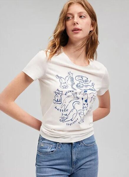 MAVİ KEDİ BASKILI GRAFİK TIŞORT KADIN GRAFİK T-SHIRT