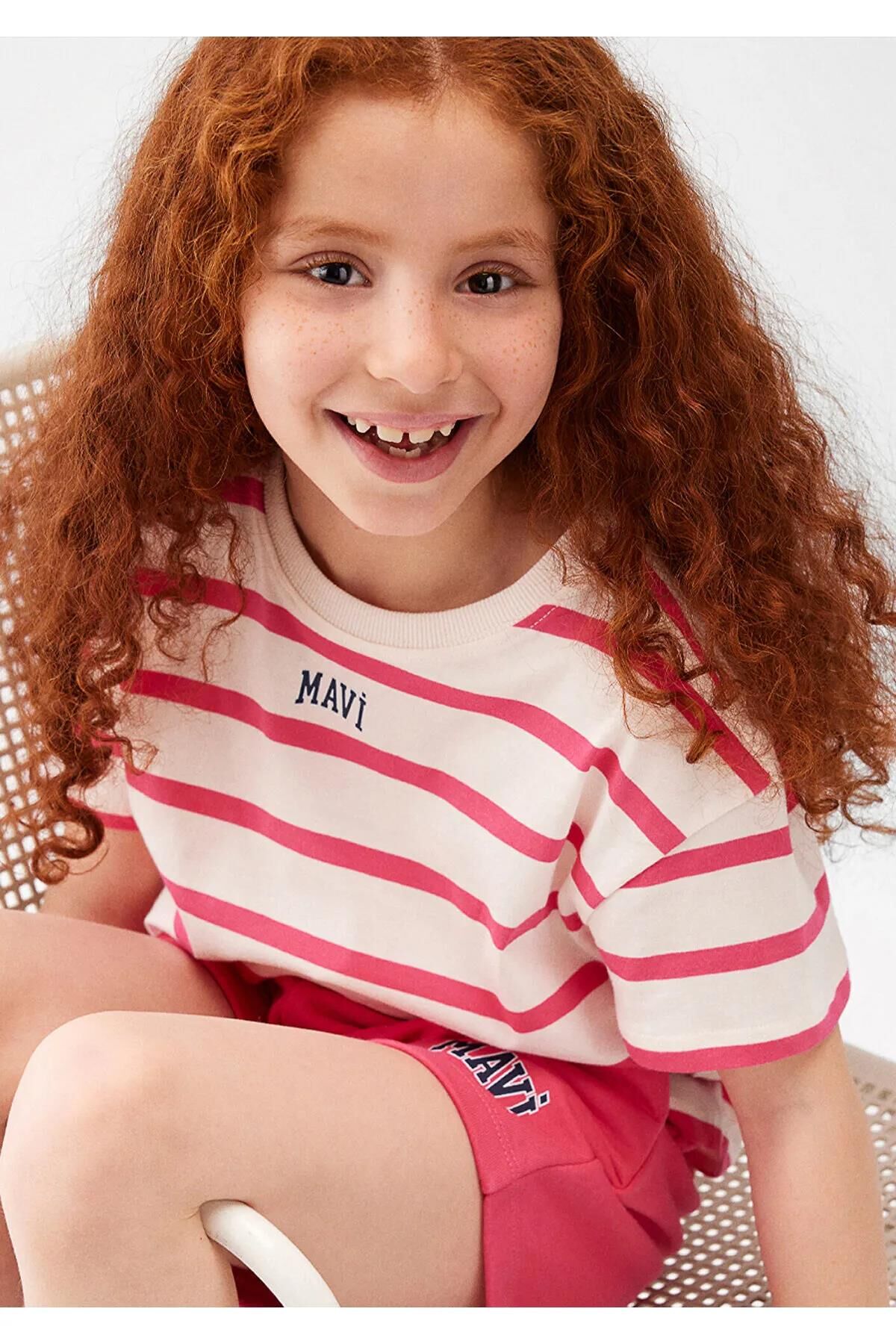 MAVİ LOGO BASKILI ÇİZGİLİ CROP TİŞÖRT KIZ ÇOCUK LOGO T-SHIRT
