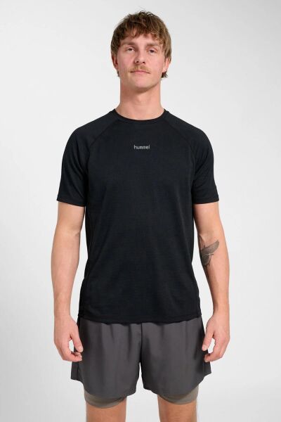 HUMMEL HMLMOMENTUM T-SHIRT S/S ERKEK T-SHIRT